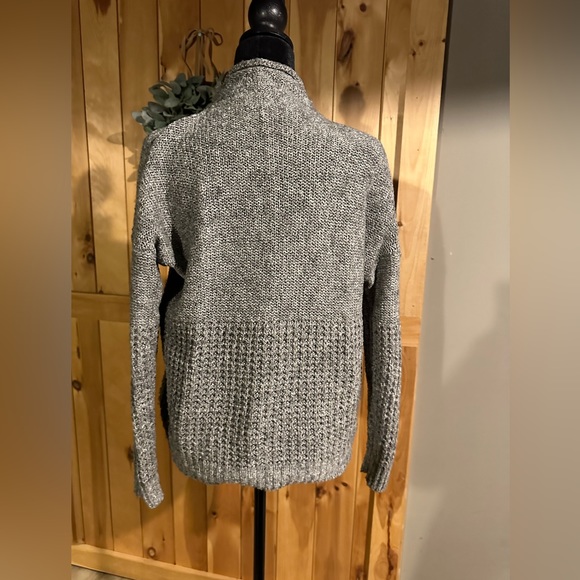 American Eagle grey sweater - Picture 2 of 5